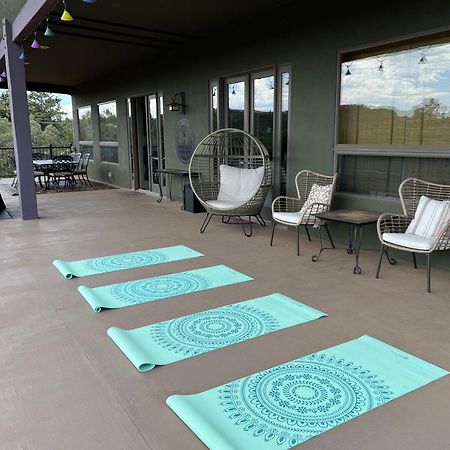 Close To Fresh Creek! Sleeps 12 ~ Amazing Views W/Serene Open Space ~ Hot Tub + Game Room ~ Trails Outside Sedona Luaran gambar