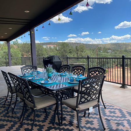 Close To Fresh Creek! Sleeps 12 ~ Amazing Views W/Serene Open Space ~ Hot Tub + Game Room ~ Trails Outside Sedona Luaran gambar