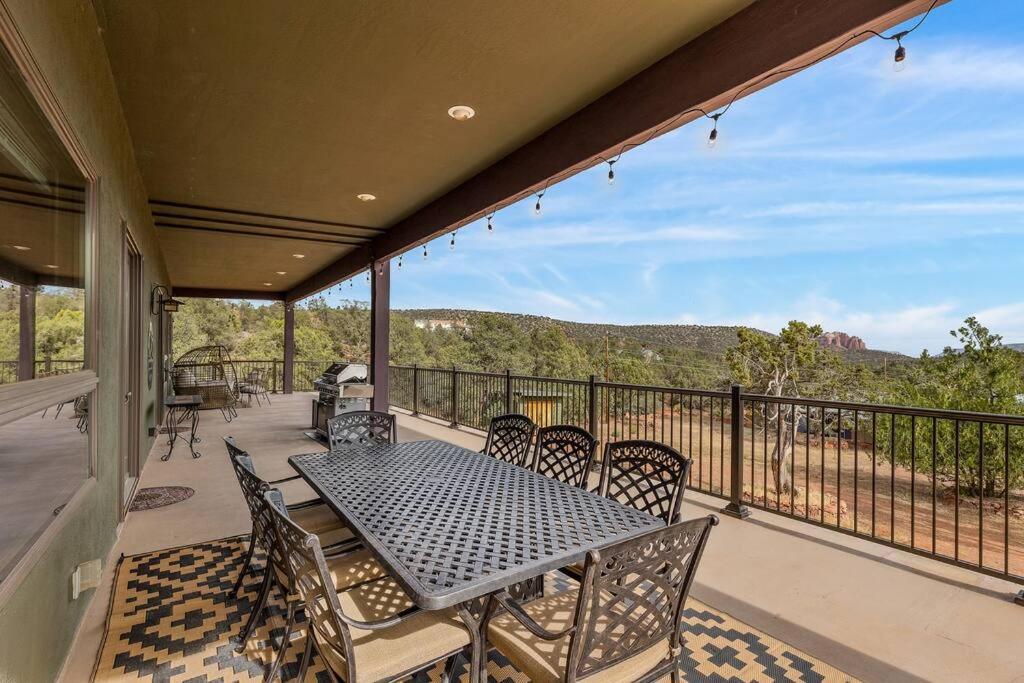 Close To Fresh Creek! Sleeps 12 ~ Amazing Views W/Serene Open Space ~ Hot Tub + Game Room ~ Trails Outside Sedona Luaran gambar