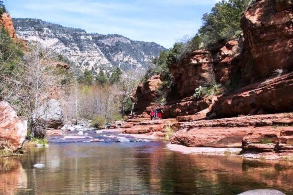Close To Fresh Creek! Sleeps 12 ~ Amazing Views W/Serene Open Space ~ Hot Tub + Game Room ~ Trails Outside Sedona Luaran gambar