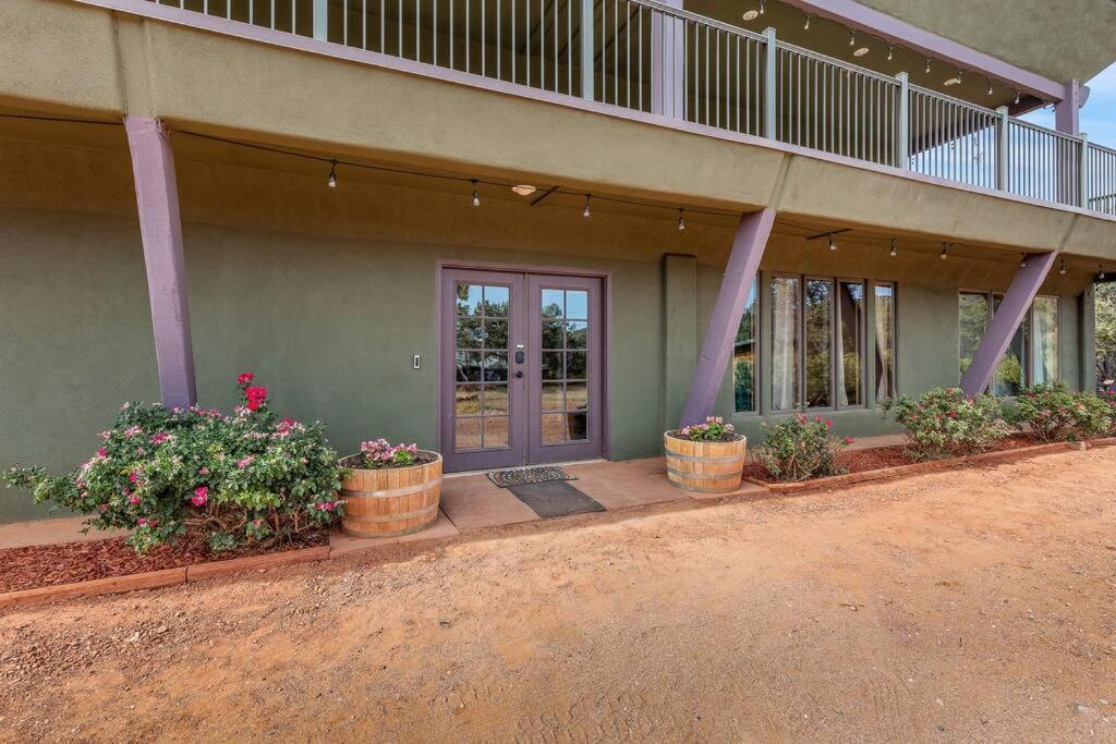 Close To Fresh Creek! Sleeps 12 ~ Amazing Views W/Serene Open Space ~ Hot Tub + Game Room ~ Trails Outside Sedona Luaran gambar