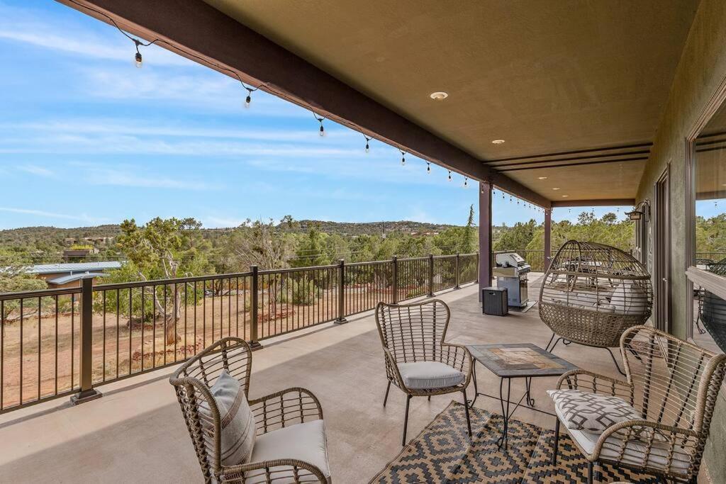 Close To Fresh Creek! Sleeps 12 ~ Amazing Views W/Serene Open Space ~ Hot Tub + Game Room ~ Trails Outside Sedona Luaran gambar