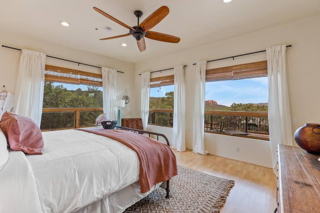 Close To Fresh Creek! Sleeps 12 ~ Amazing Views W/Serene Open Space ~ Hot Tub + Game Room ~ Trails Outside Sedona Luaran gambar