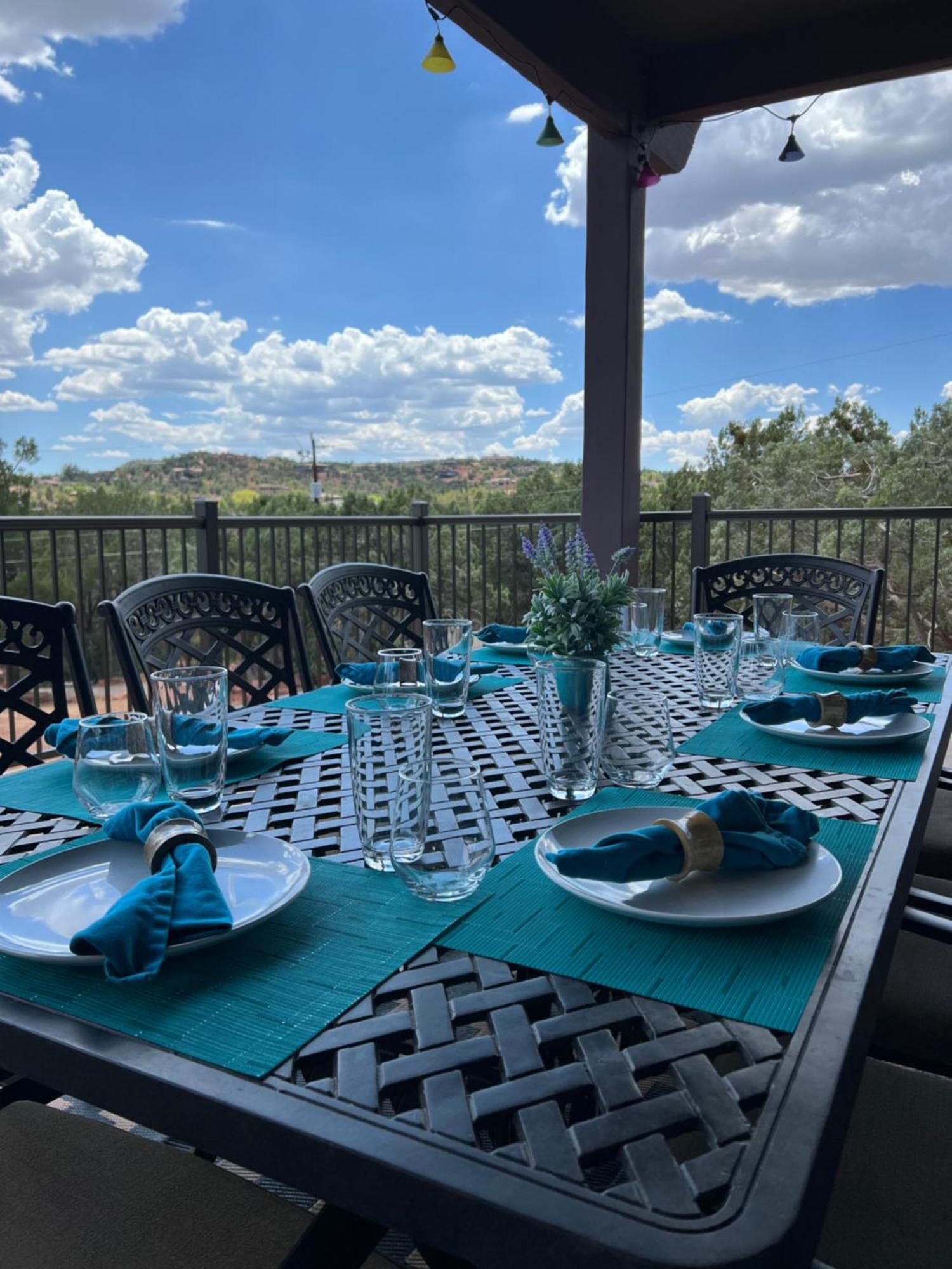 Close To Fresh Creek! Sleeps 12 ~ Amazing Views W/Serene Open Space ~ Hot Tub + Game Room ~ Trails Outside Sedona Luaran gambar
