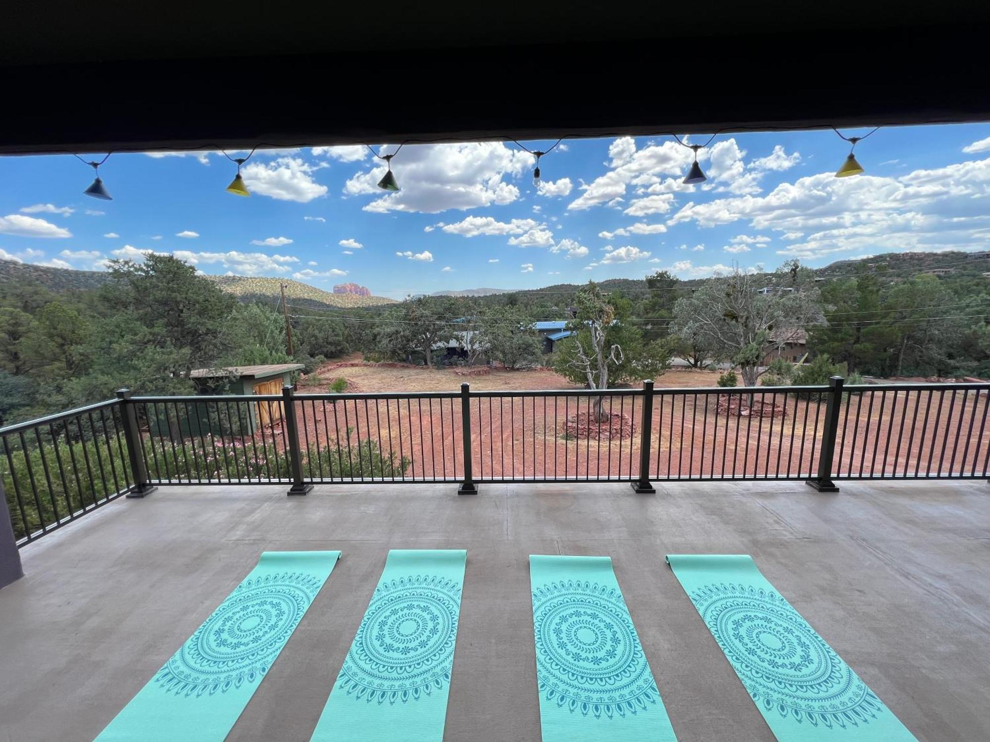 Close To Fresh Creek! Sleeps 12 ~ Amazing Views W/Serene Open Space ~ Hot Tub + Game Room ~ Trails Outside Sedona Luaran gambar