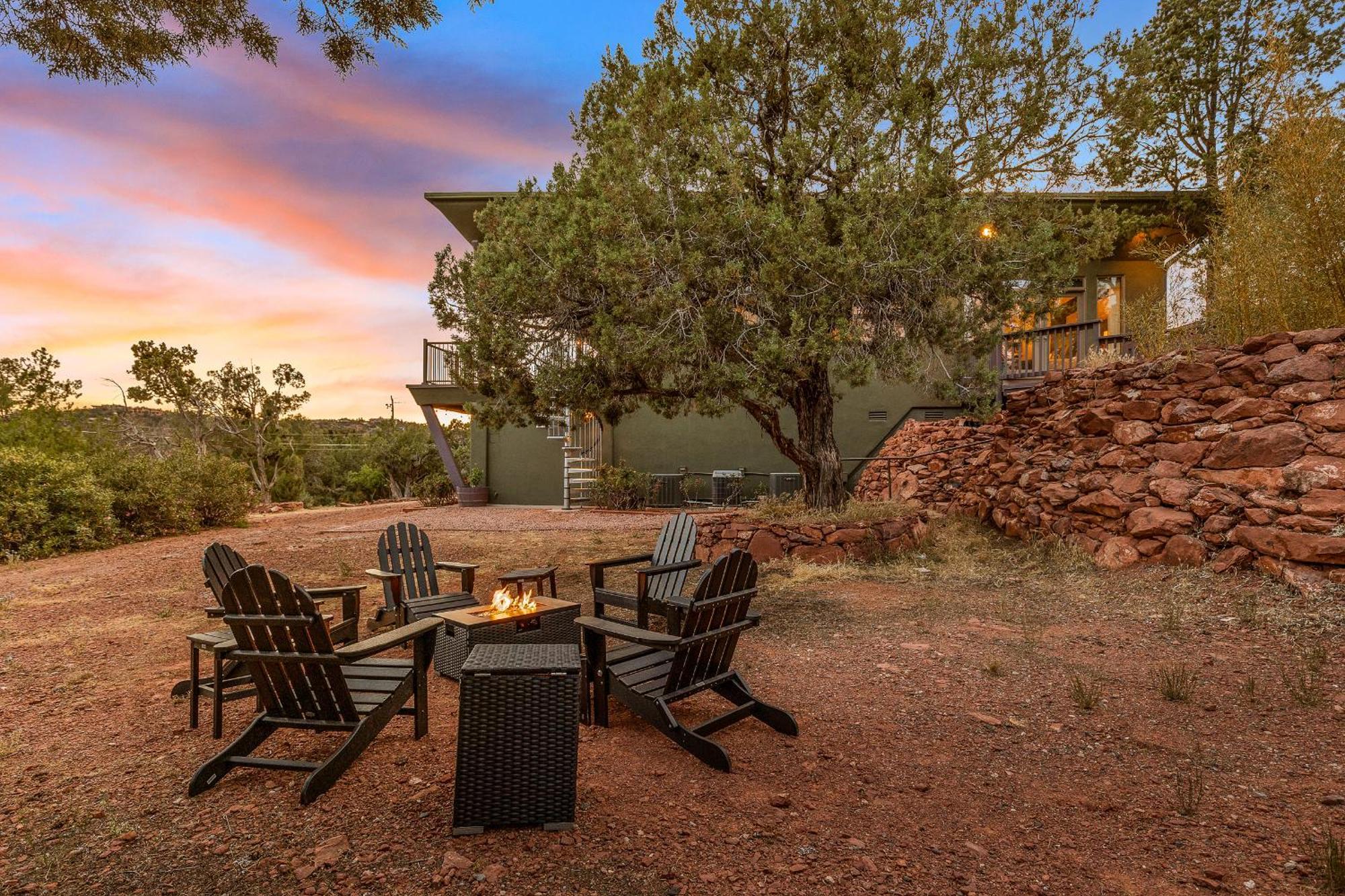 Close To Fresh Creek! Sleeps 12 ~ Amazing Views W/Serene Open Space ~ Hot Tub + Game Room ~ Trails Outside Sedona Luaran gambar